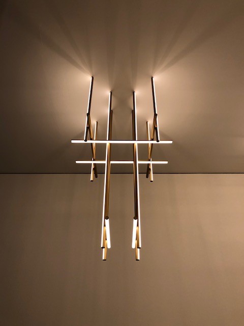 FIERA会場、FLOSの新作、COORDINATES、デザイナーはMichael Anastassiades、横にも縦にも連結可能