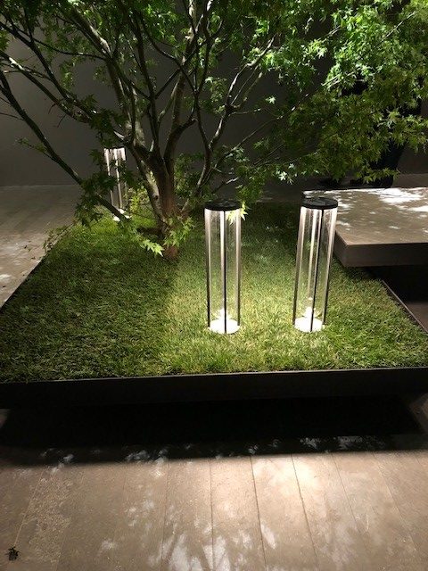 FIERA会場、FLOSの新作、IN VITRO、デザイナーはPhilippe Starck、これもOUTDOOR照明です