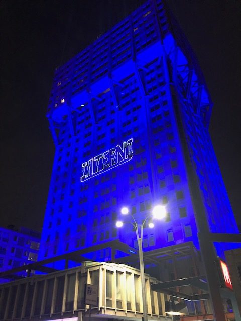 インゴマウラーによってライトアップされたミラノのスカイスクレーパーTorre Velasca