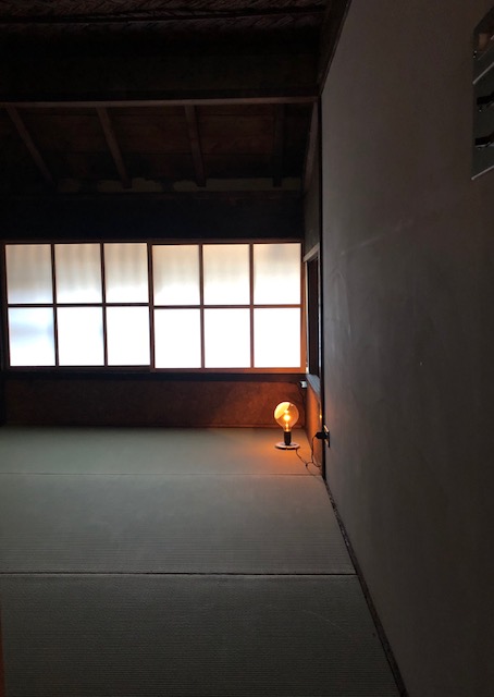 ひとともり奈良本店の照明、FLOS