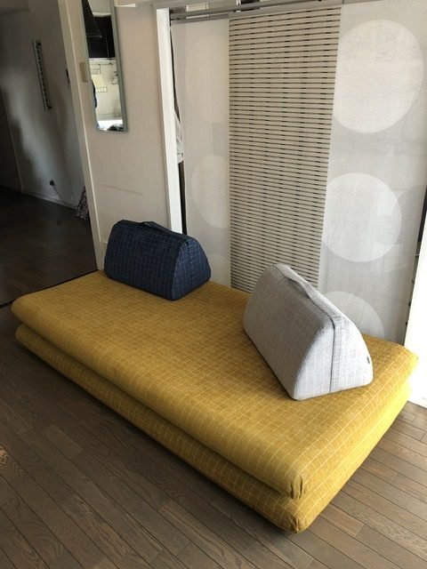 HAREMのロースタイルソファ、CARRY SOFA、2段重ねにしてみました