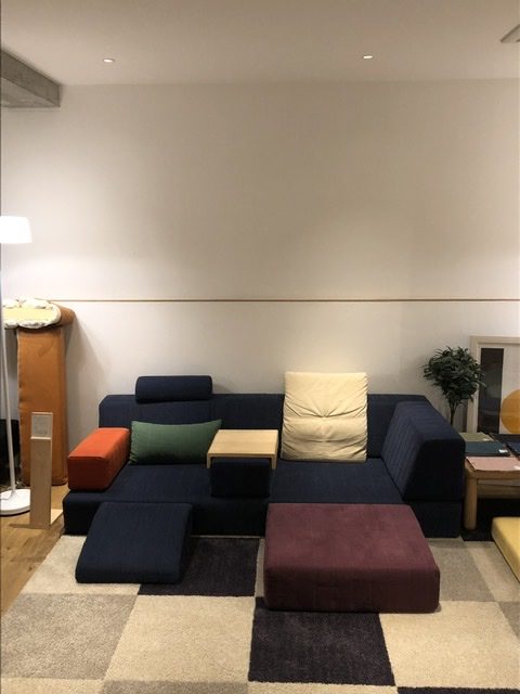 HAREM中目黒店、設計ひとともり、ロースタイルソファ、TUMIKI SOFA