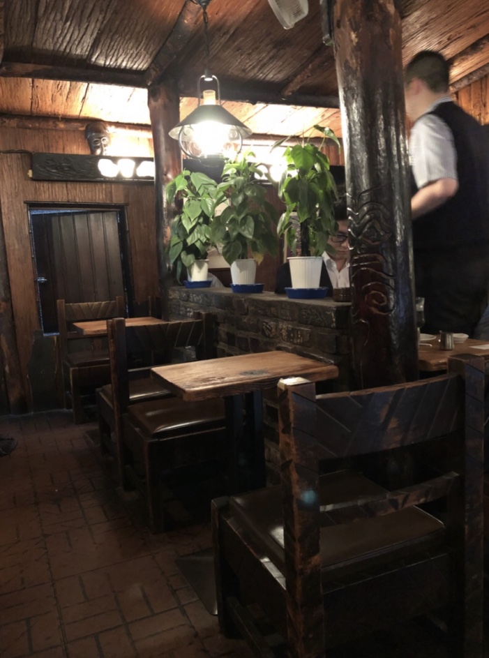 東京神保町の人気喫茶店さぼうる、山小屋風、ウッディ、昭和の喫茶店