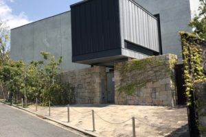 白鶴美術館新館、神戸市東灘区住吉山手、住吉川沿い、散策