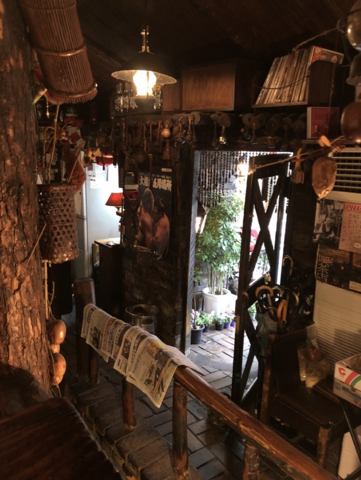 東京神保町の人気喫茶店さぼうる、山小屋風、ウッディ、昭和の喫茶店