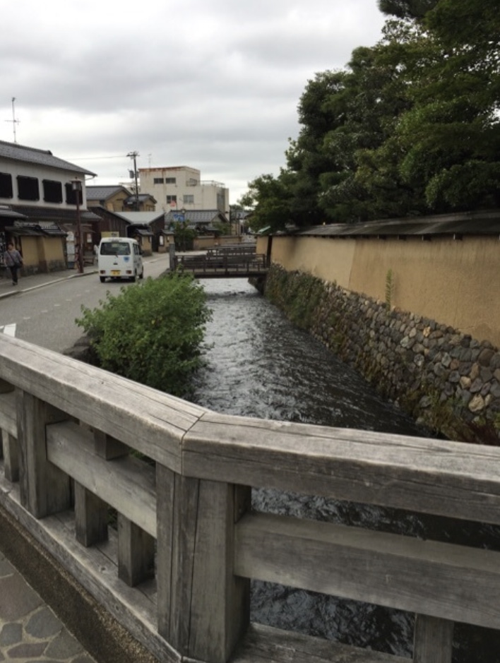 金沢長町やすらぎ緑地、用水、水量豊か、せせらぎ、石川県金沢市
