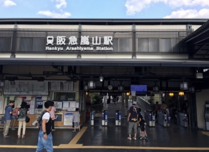 阪急嵐山駅　レトロ　水銀ナトリウム灯　用水