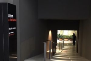 De Padova Milan flagship store イタリア ミラノ 家具 ショールーム パティオ アプローチ