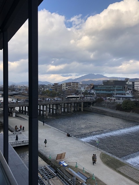 京都 三条大橋 欄干 緑青色 鴨川 木造橋