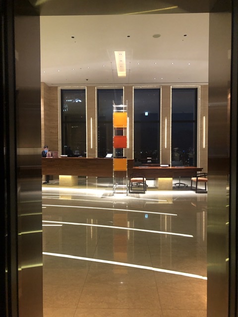 インターコンチネンタルホテル大阪 InterContinental Osaka ロビー アクリル照明