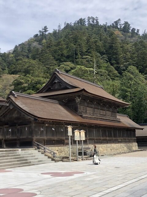 出雲大社 島根県 日本の聖地 高床式 参道 一泊旅行