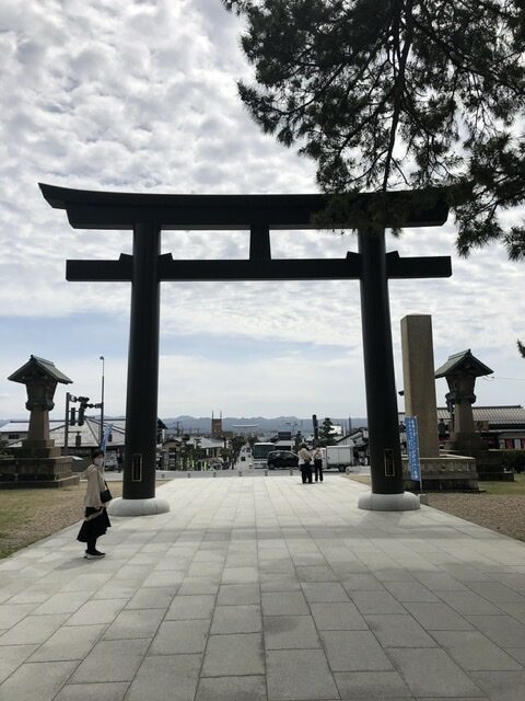 出雲大社 島根県 日本の聖地 高床式 参道 一泊旅行